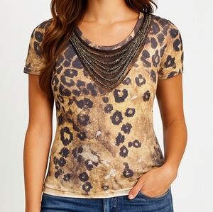 Daytrip by Buckle Leopard Print Tee Medium Chain Necklace Glam Rock Top